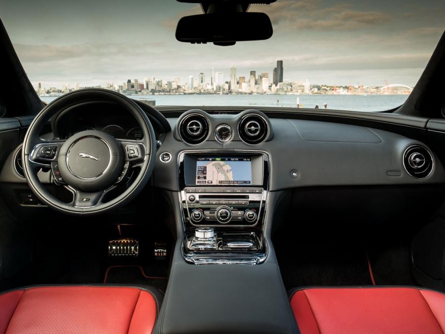  Jaguar XJR 2013 года  (US) (фото 7 из 16)